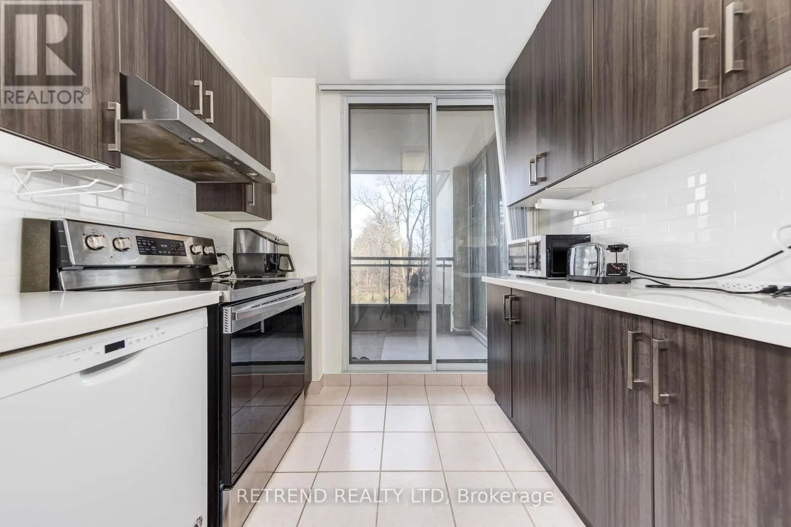 305 - 256 DORIS AVENUE