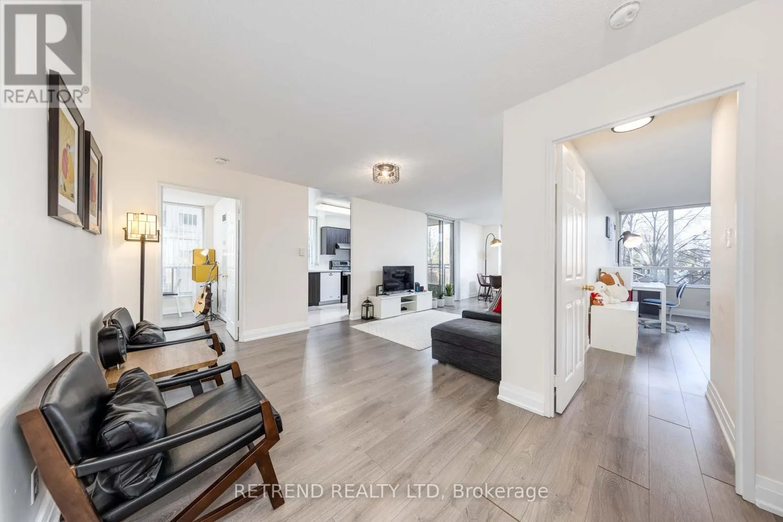 305 - 256 DORIS AVENUE