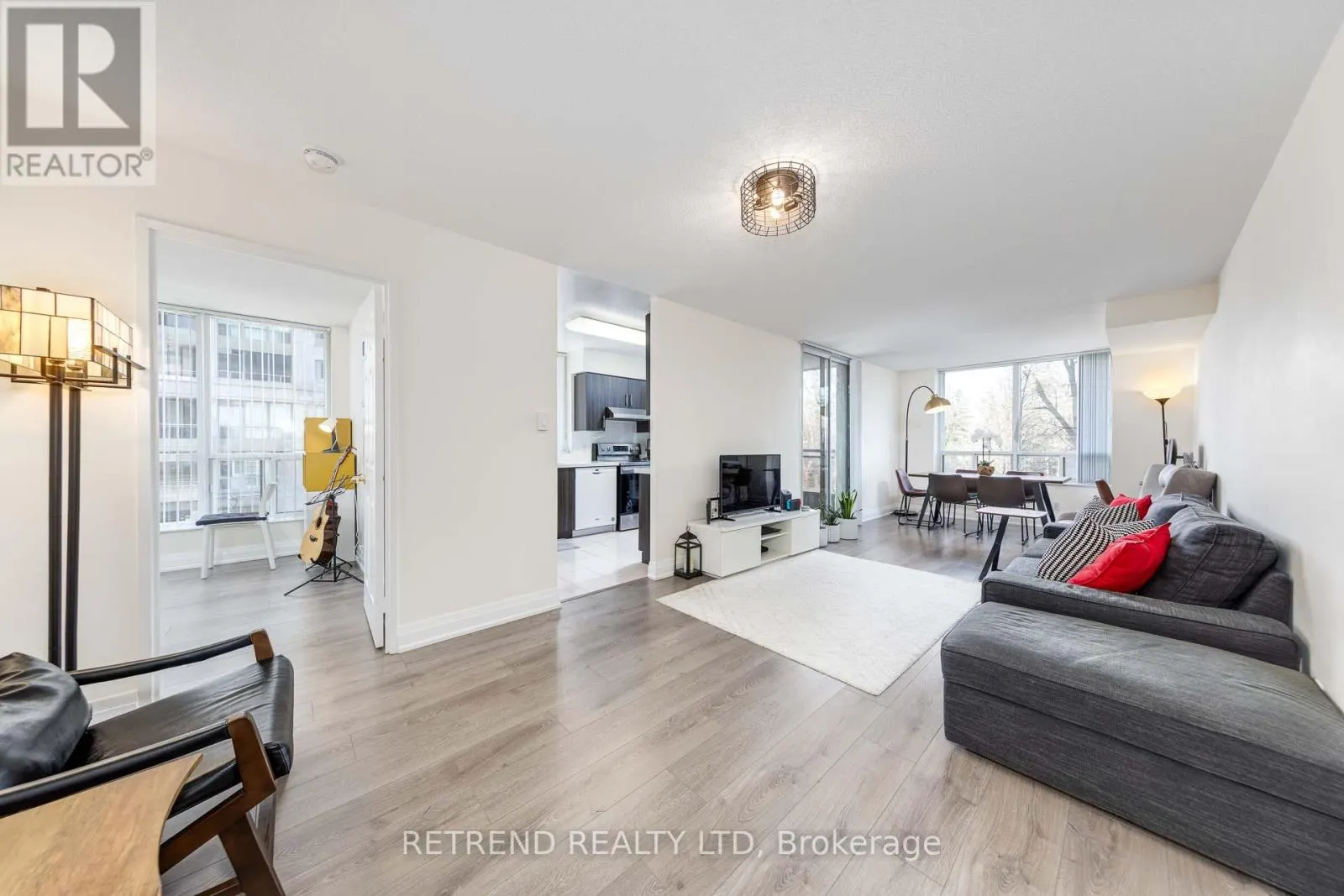 305 - 256 DORIS AVENUE