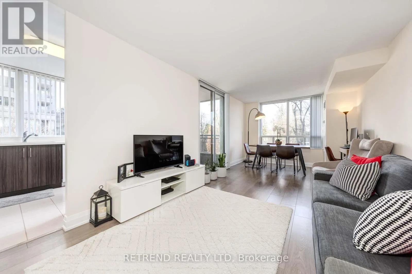 305 - 256 DORIS AVENUE