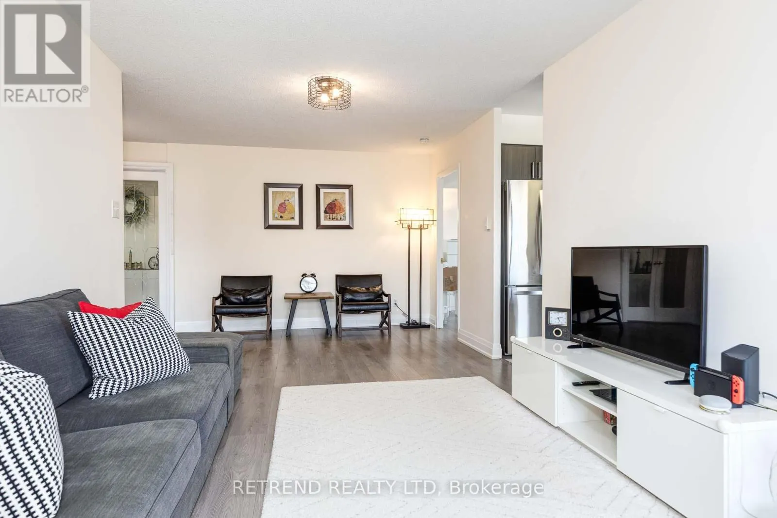 305 - 256 DORIS AVENUE
