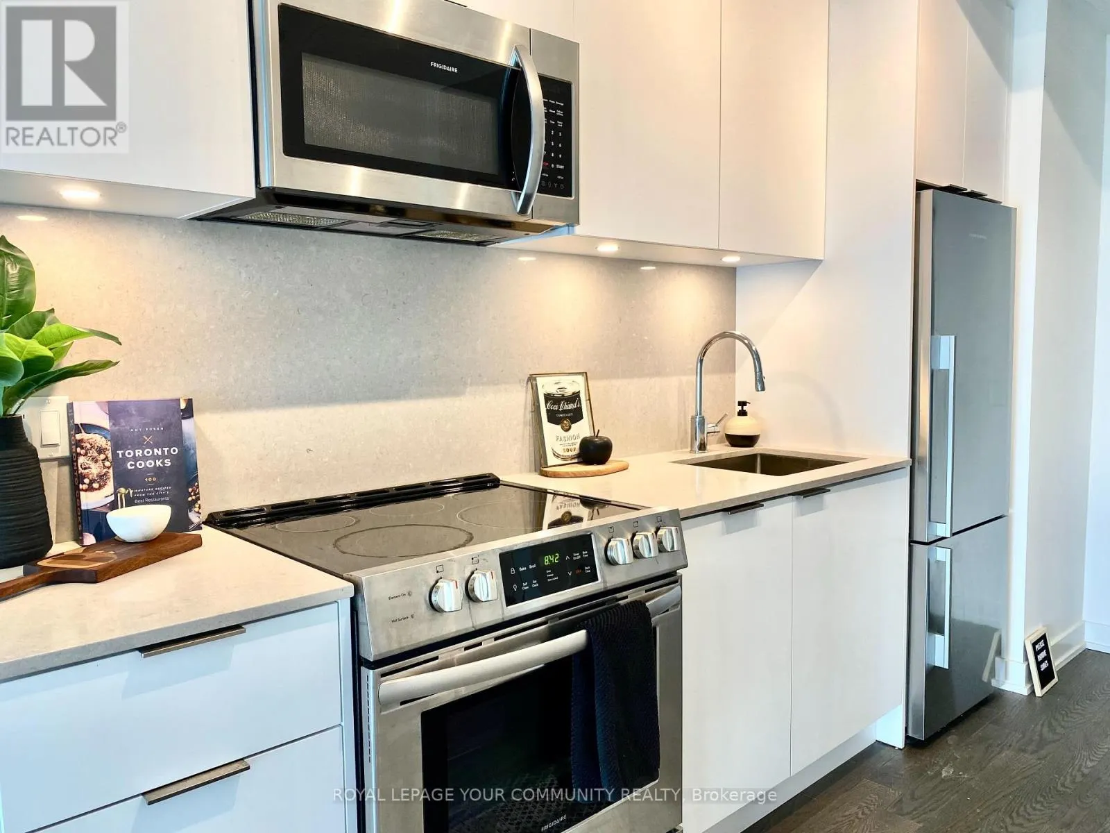 2701 - 25 RICHMOND STREET E
