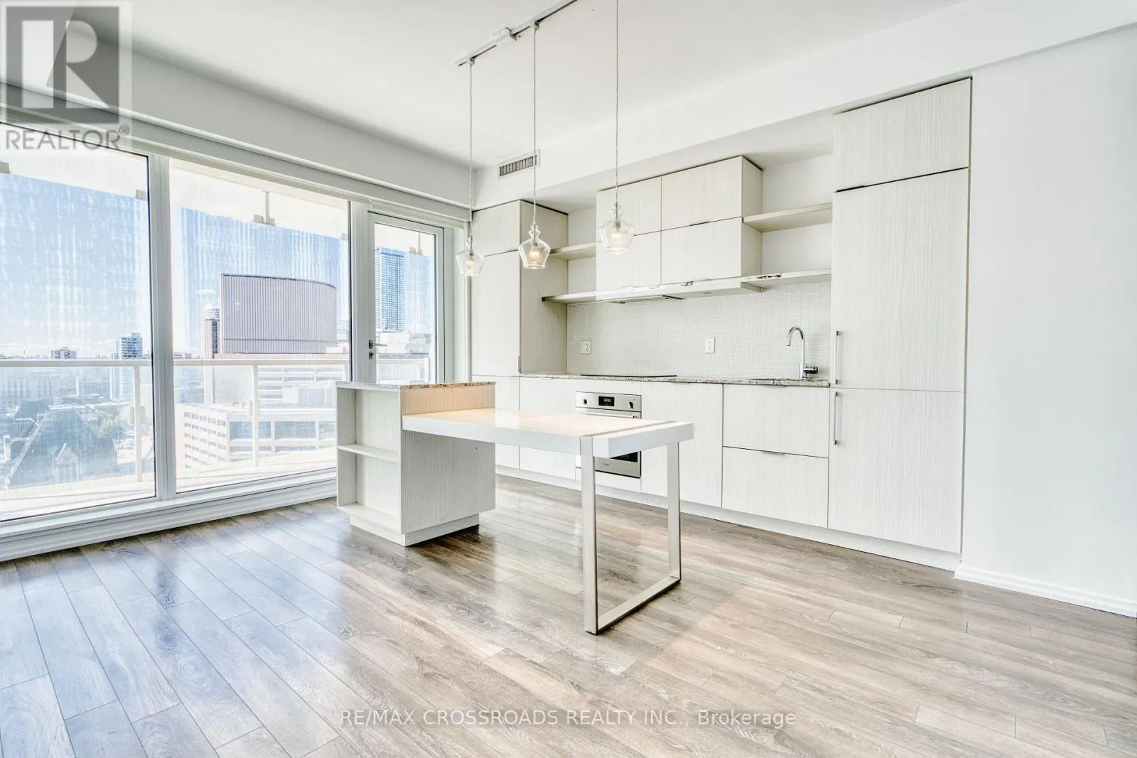 1510 - 197 YONGE STREET