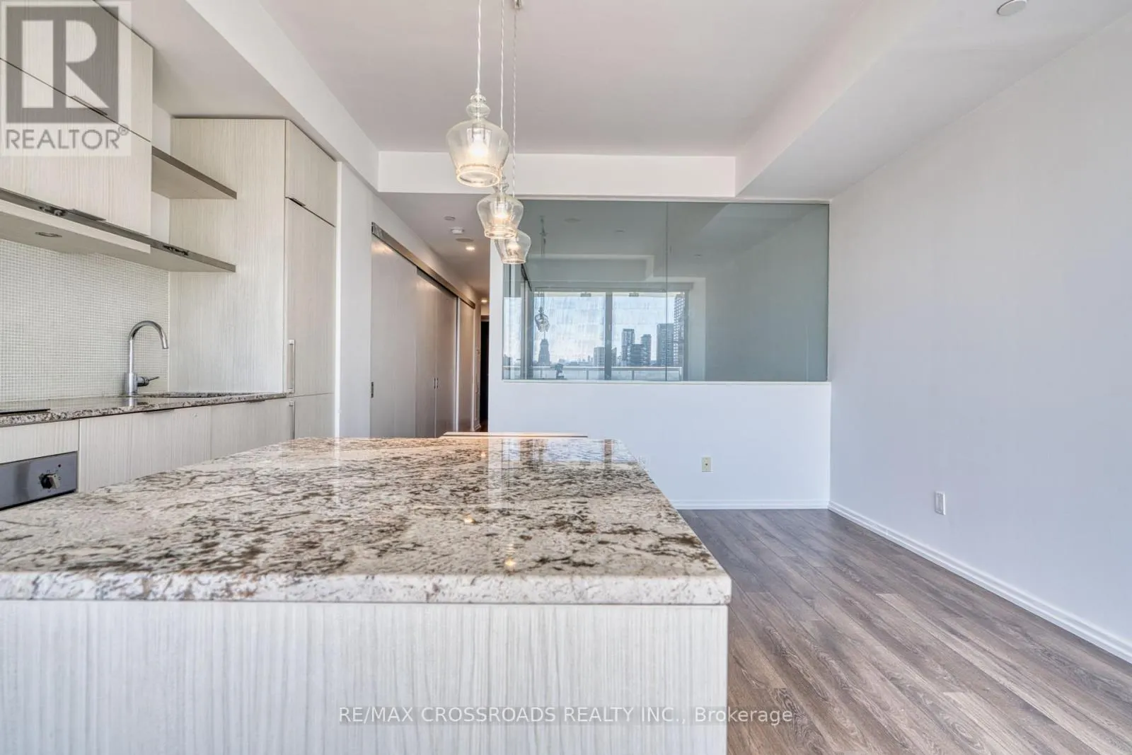 1510 - 197 YONGE STREET