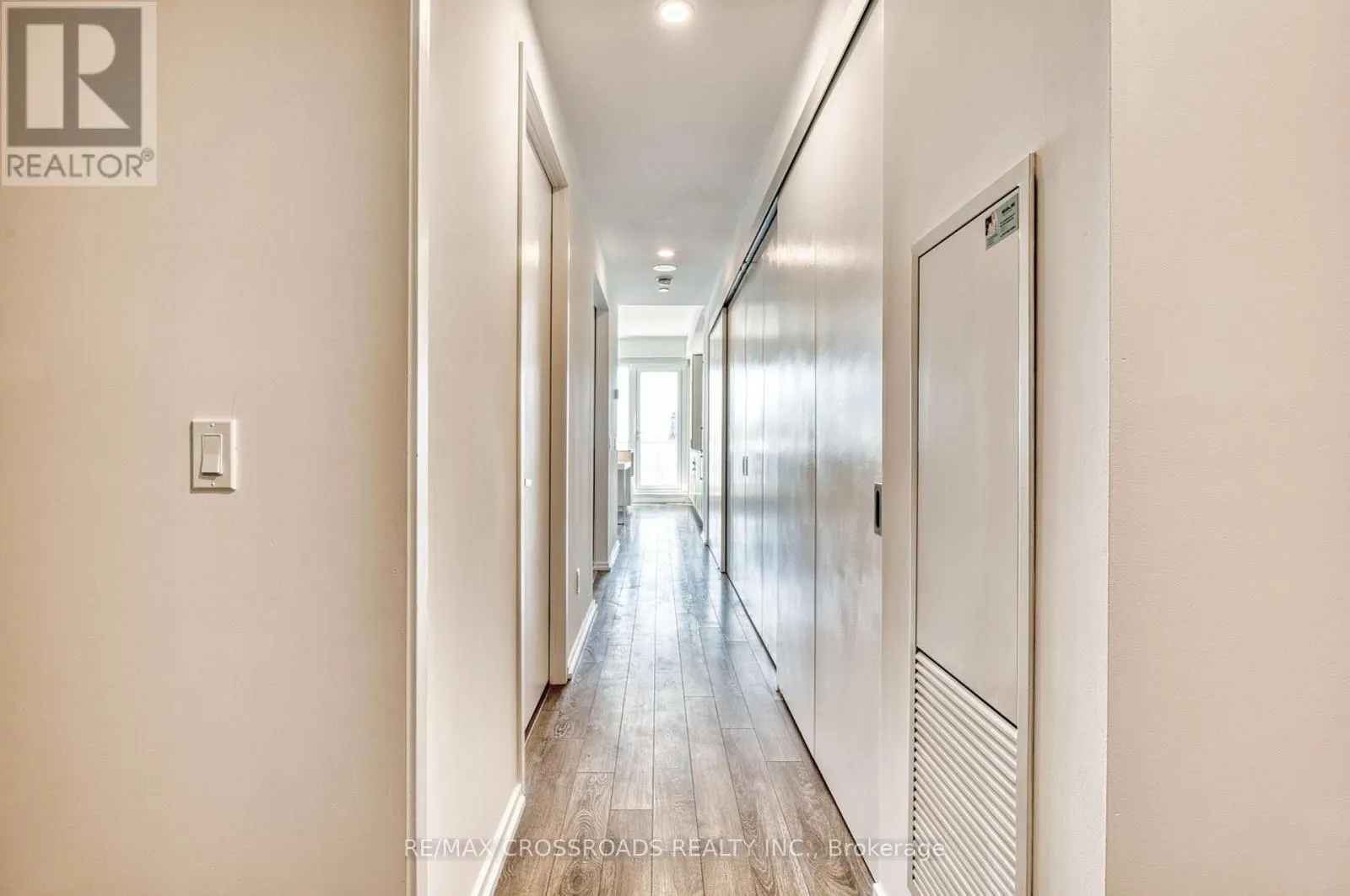 1510 - 197 YONGE STREET
