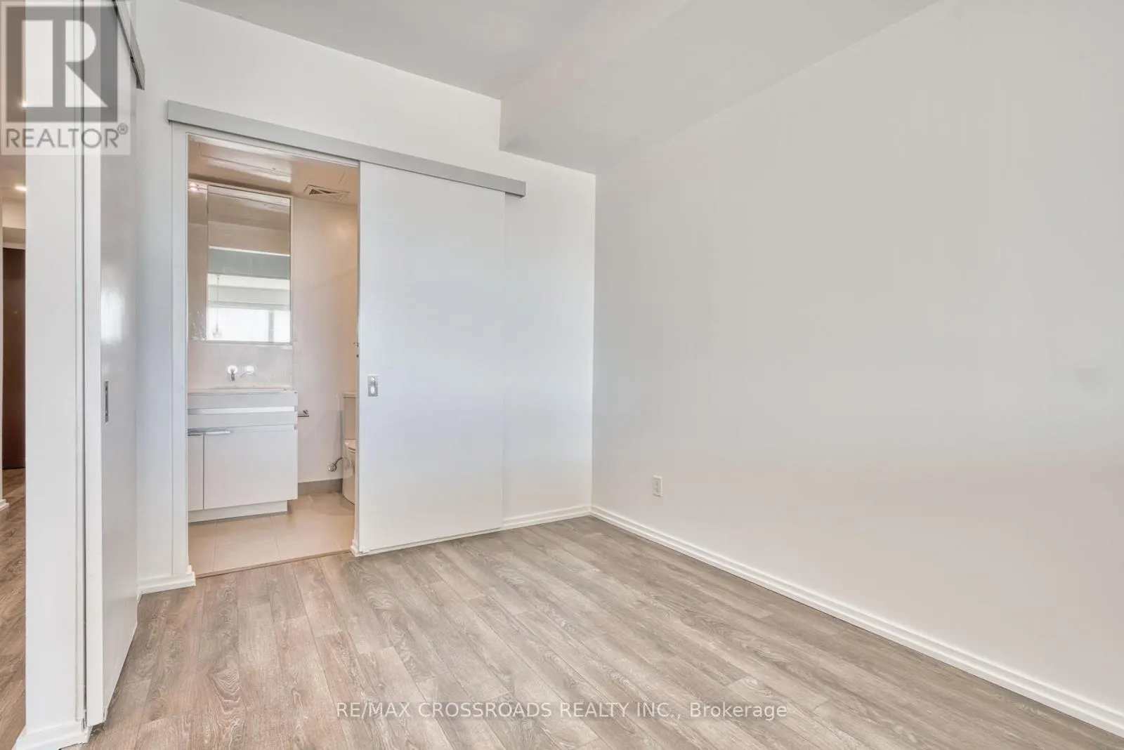 1510 - 197 YONGE STREET