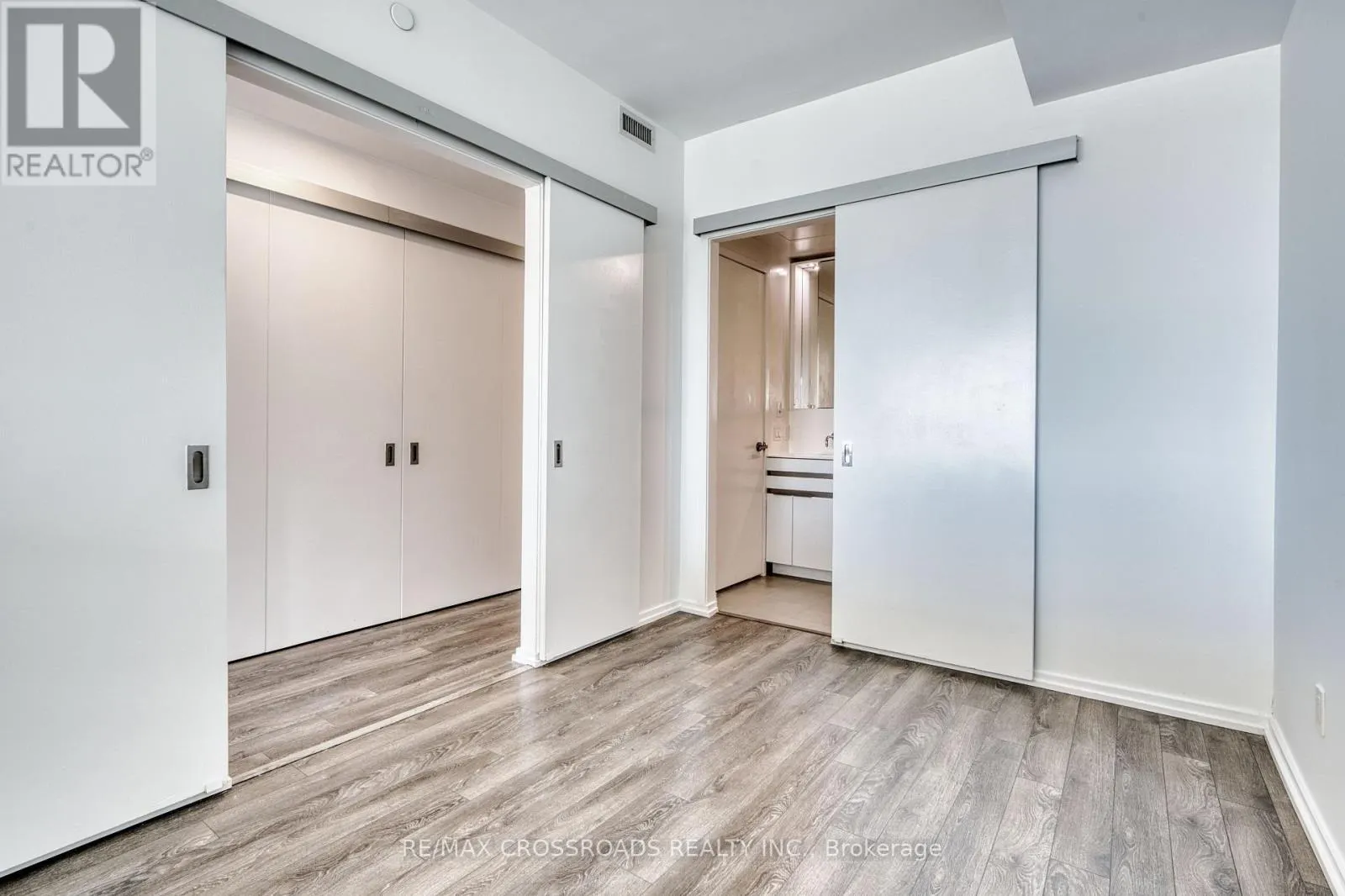 1510 - 197 YONGE STREET