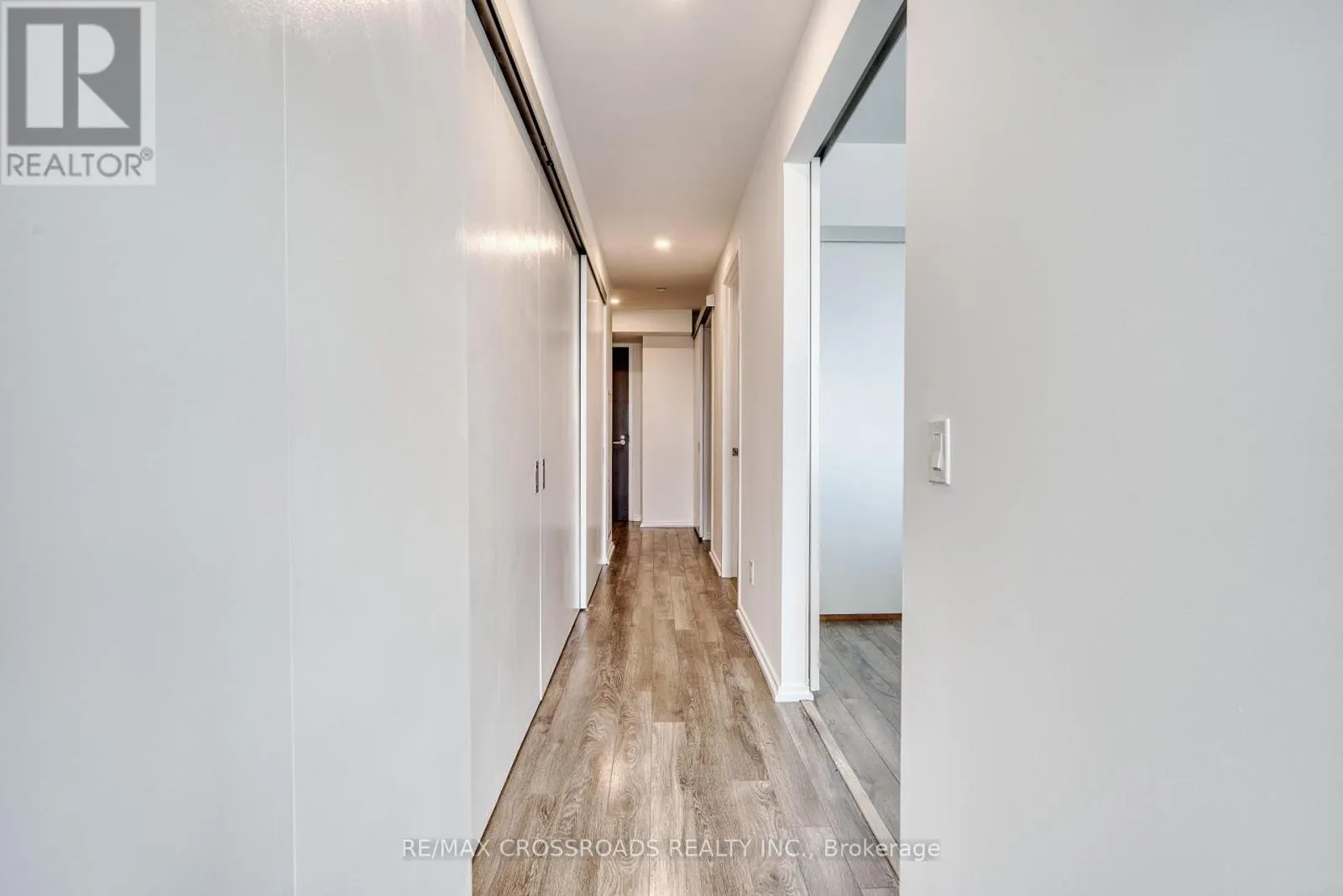 1510 - 197 YONGE STREET