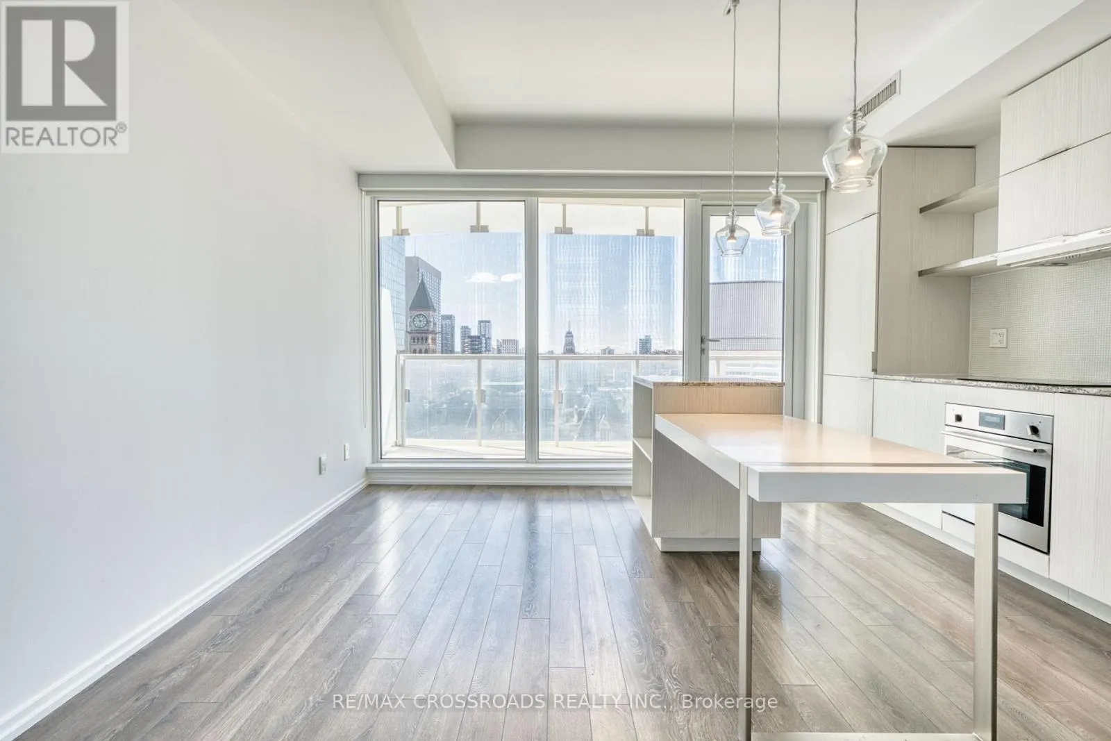 1510 - 197 YONGE STREET
