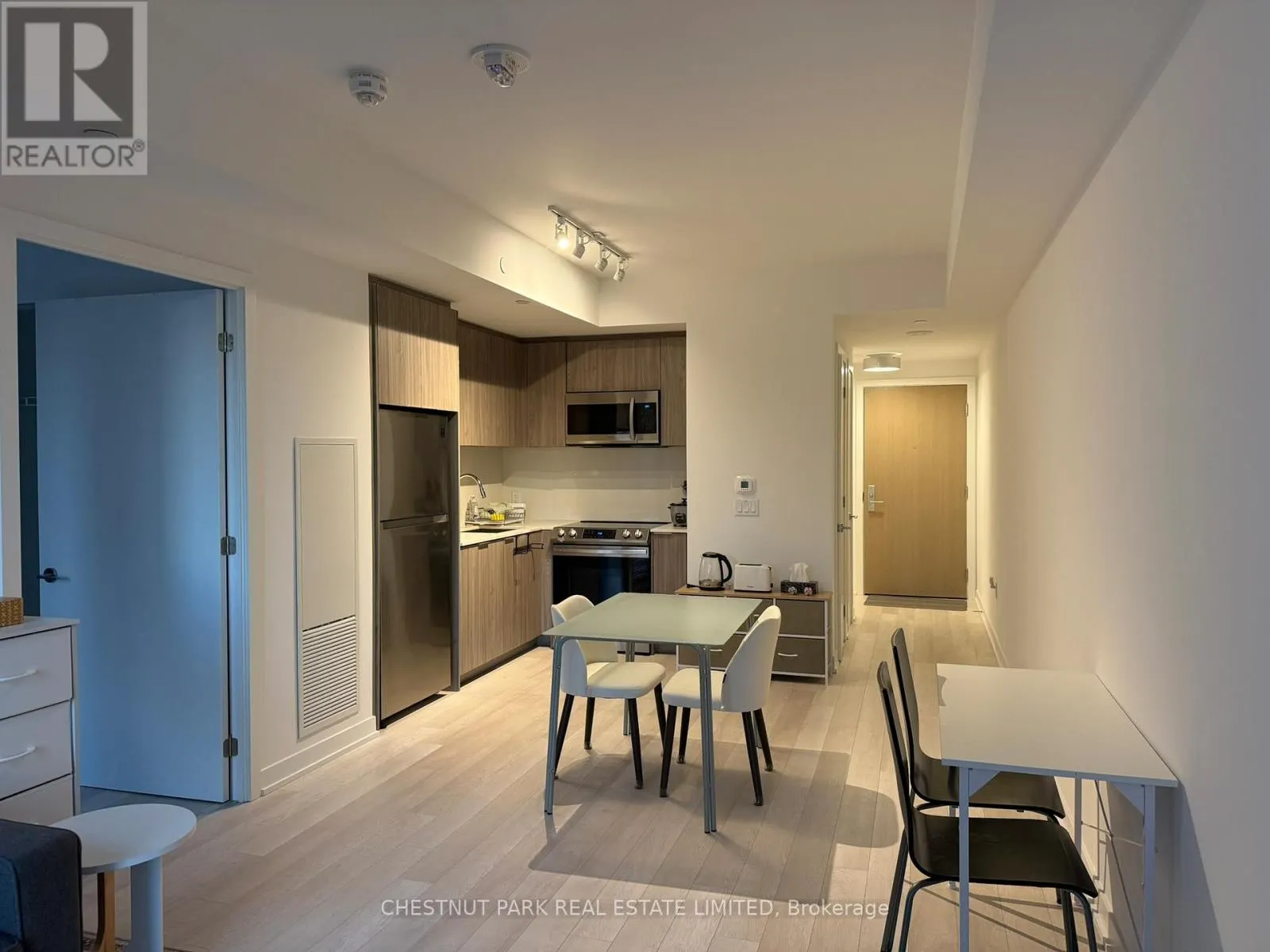 1202 - 357 KING STREET W