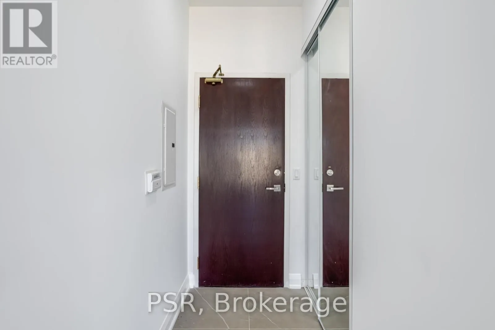 1816 - 7 KING STREET E