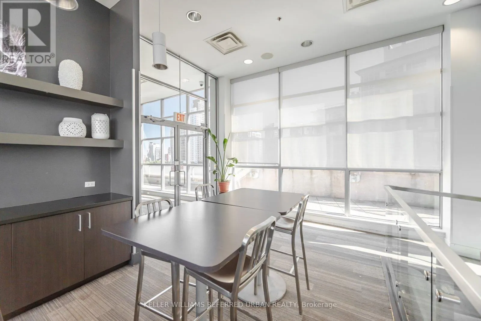 414 - 1005 KING STREET W