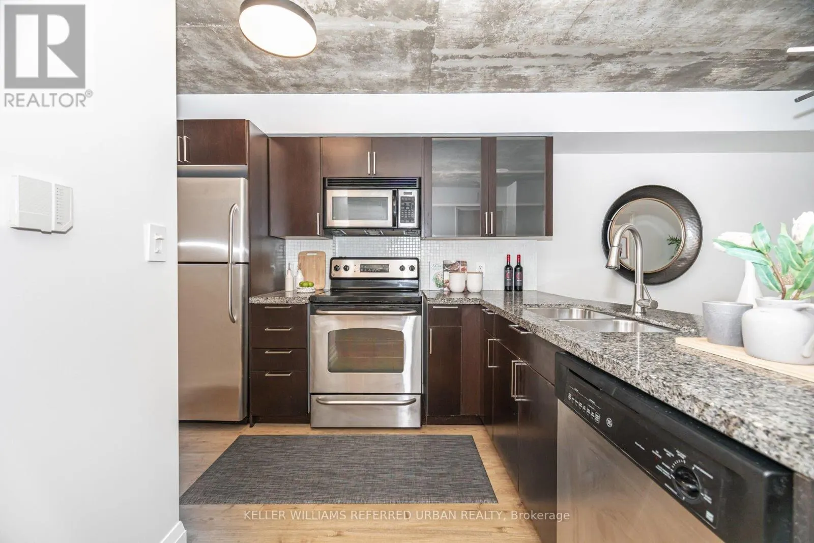 414 - 1005 KING STREET W