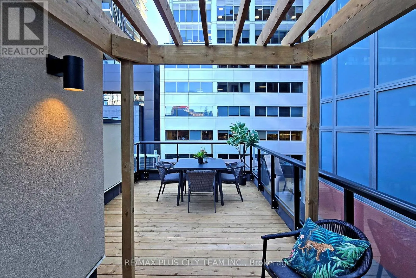 118 PETER STREET