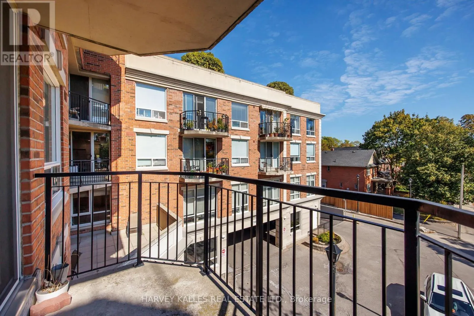 302 - 18 WANLESS AVENUE