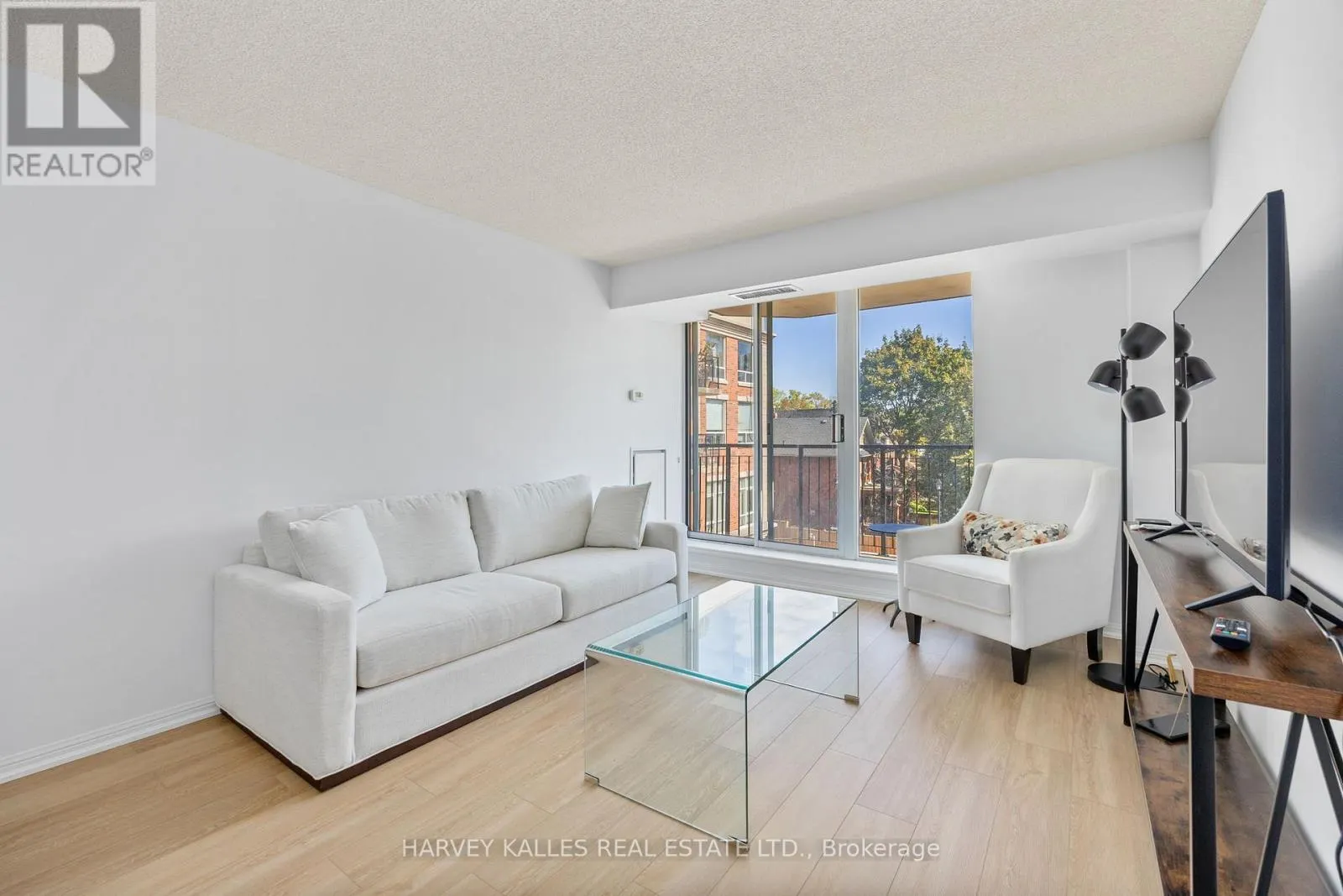 302 - 18 WANLESS AVENUE