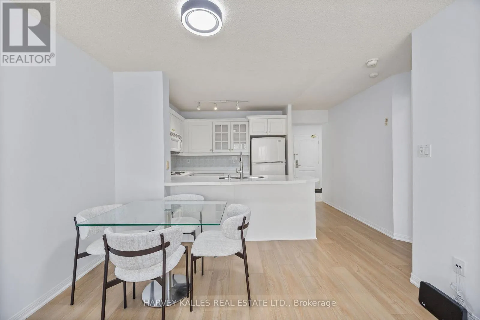 302 - 18 WANLESS AVENUE