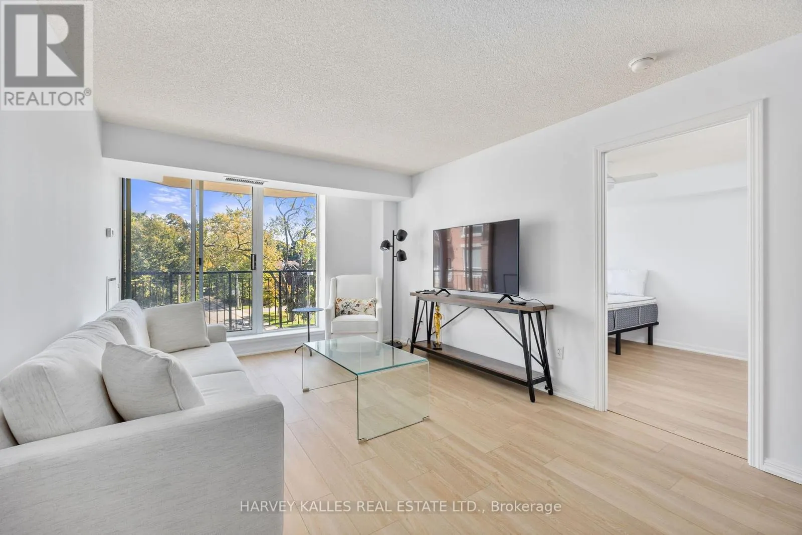 302 - 18 WANLESS AVENUE