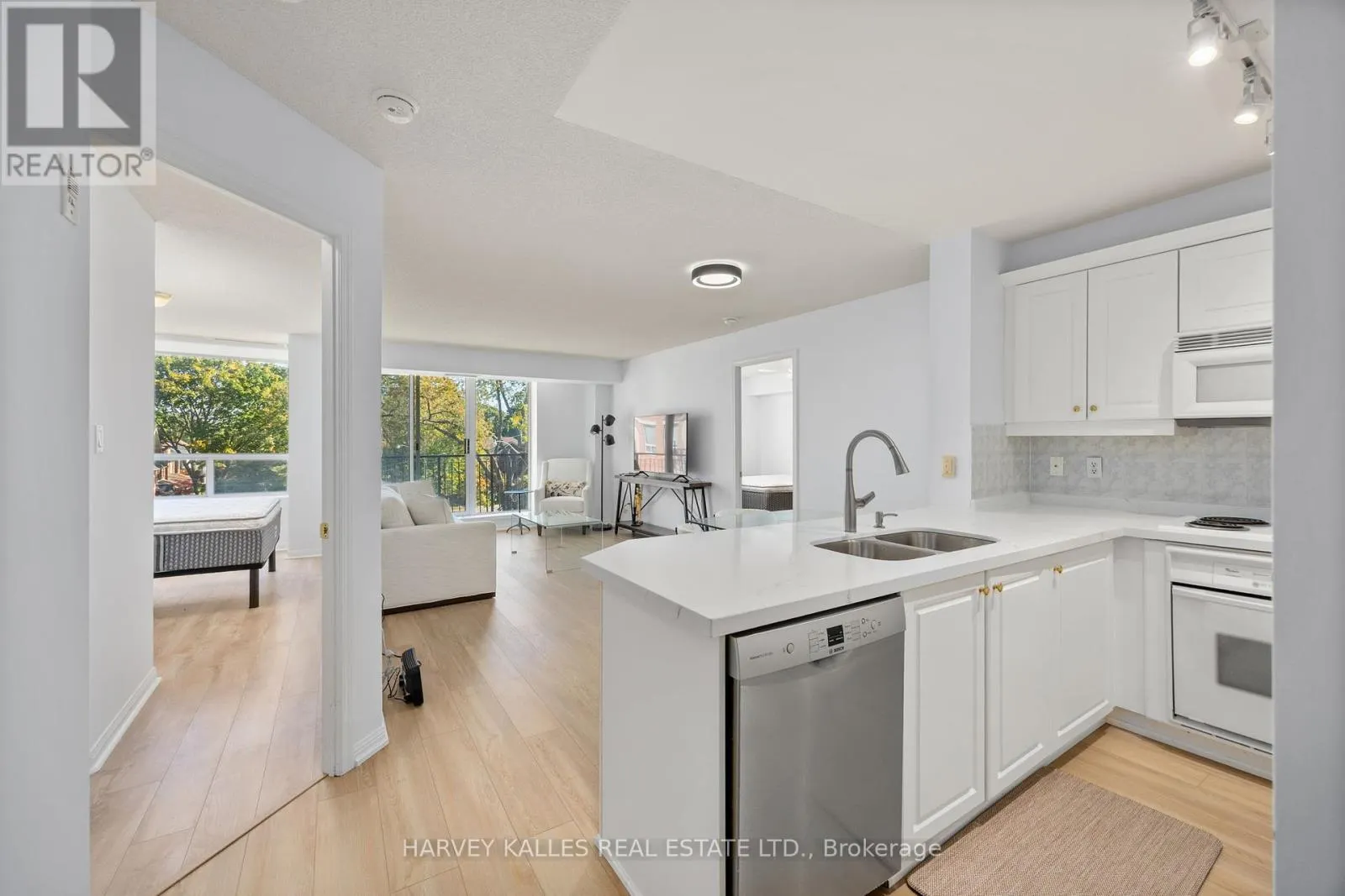 302 - 18 WANLESS AVENUE