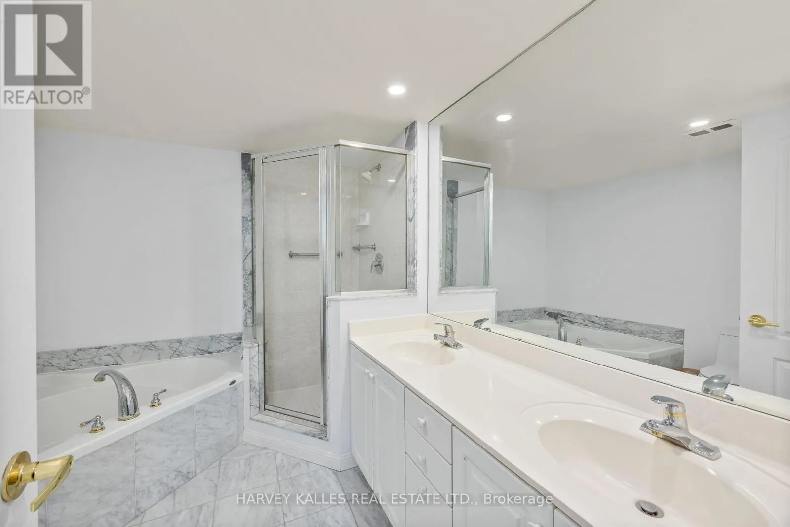 302 - 18 WANLESS AVENUE
