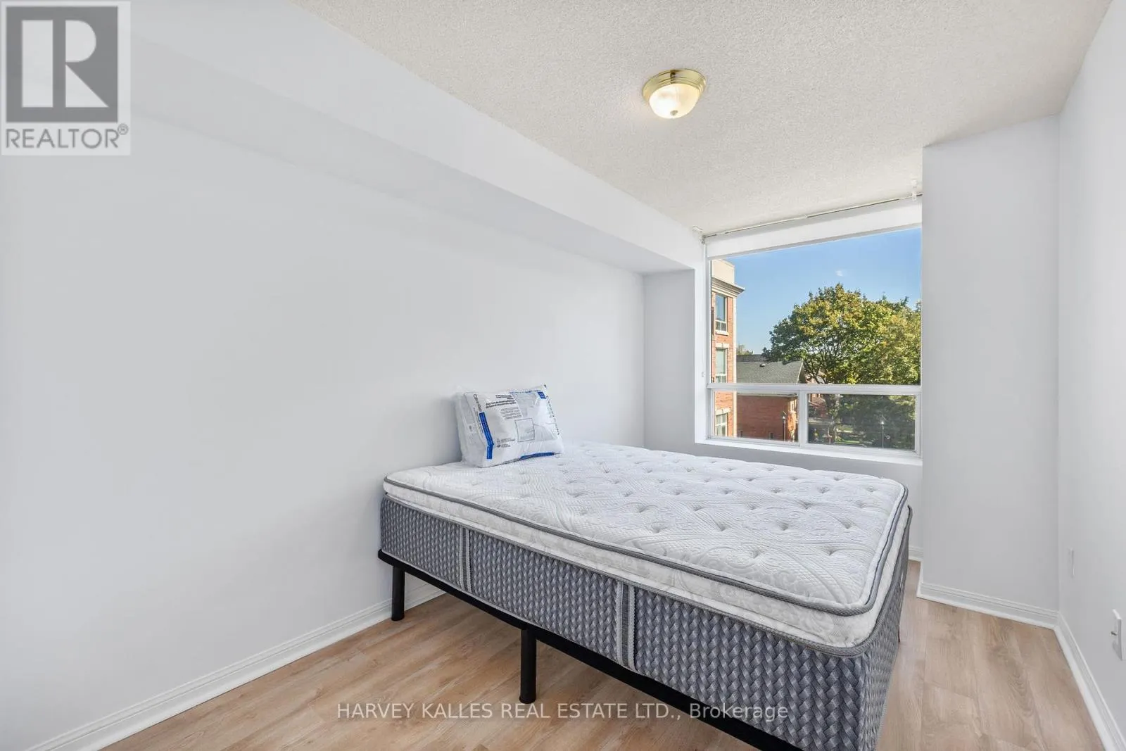 302 - 18 WANLESS AVENUE
