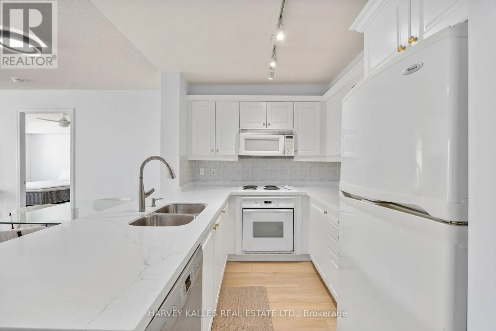 302 - 18 WANLESS AVENUE