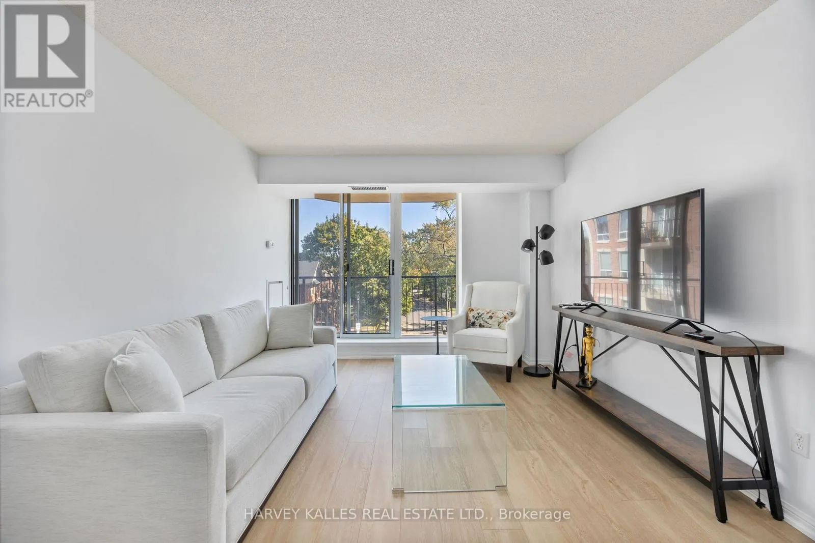 302 - 18 WANLESS AVENUE