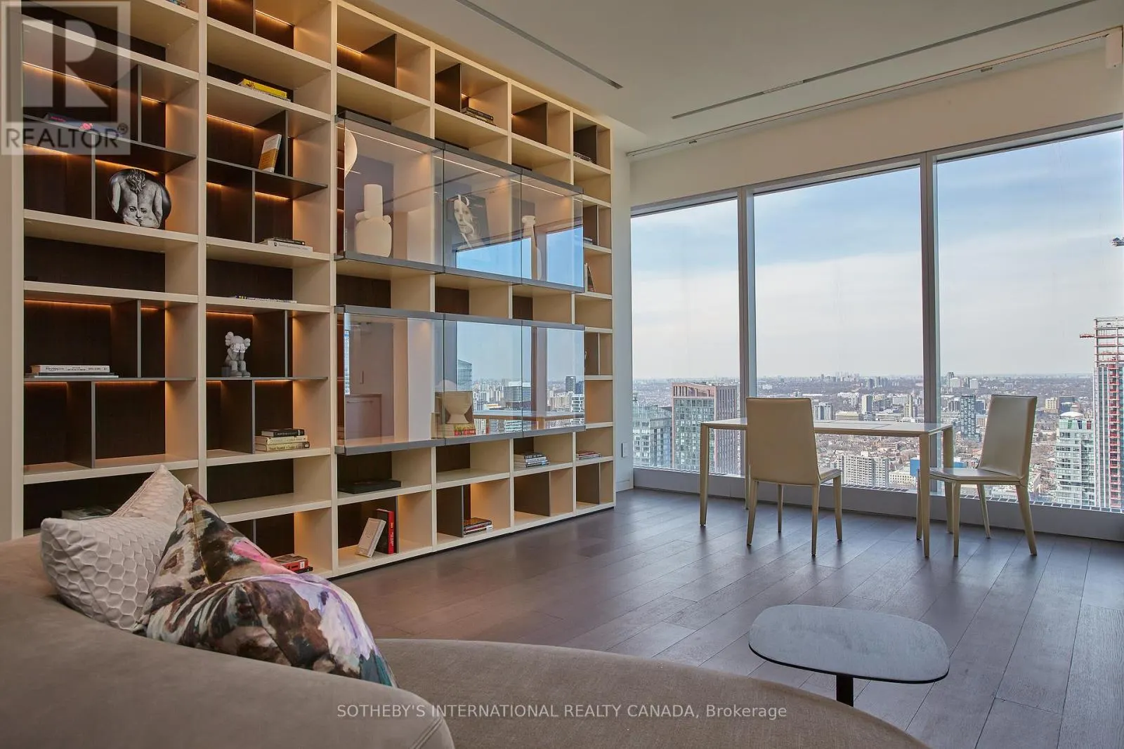 4602/03 - 183 WELLINGTON STREET W