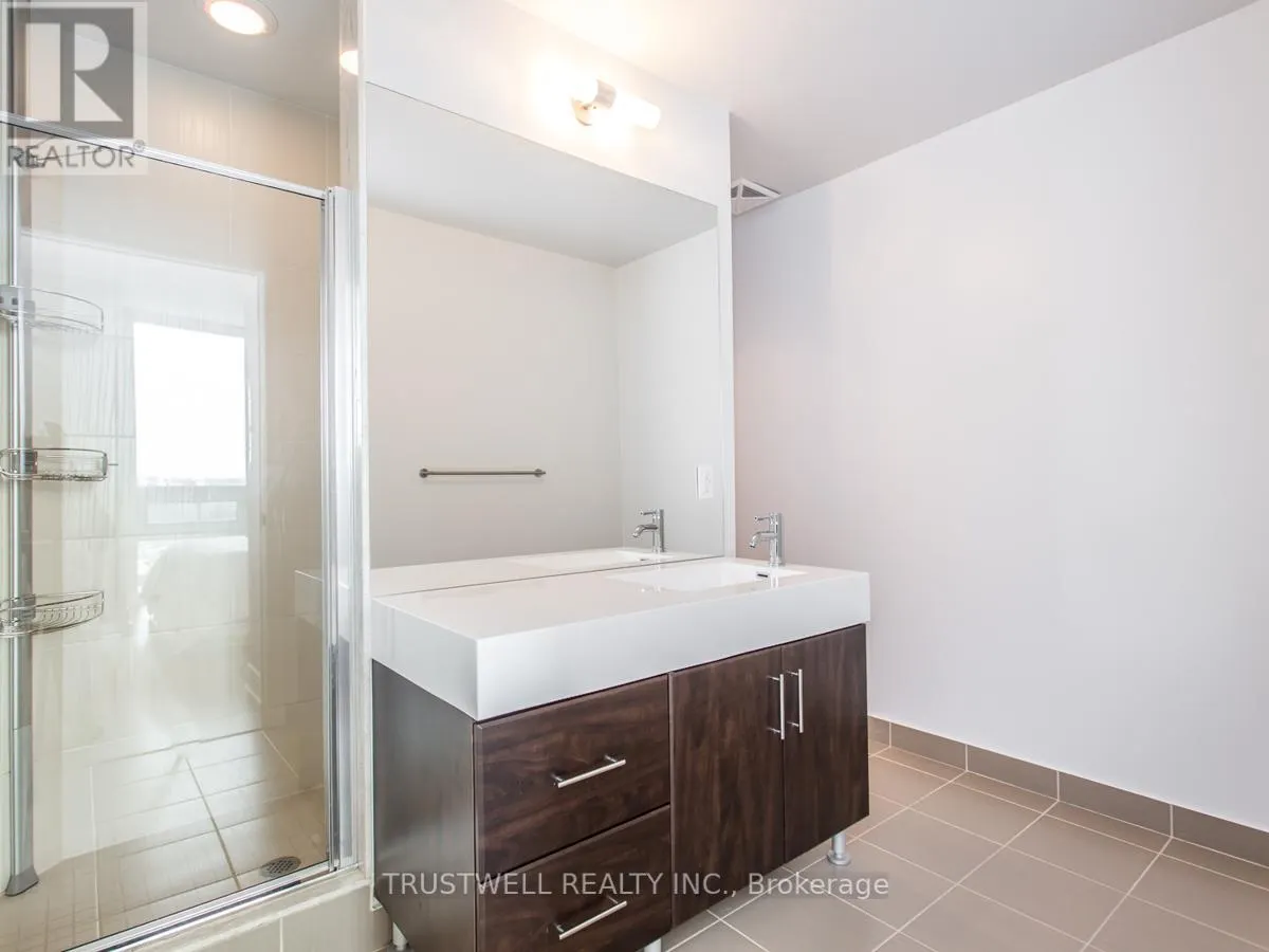 PH21 - 35 BRIAN PECK CRESCENT