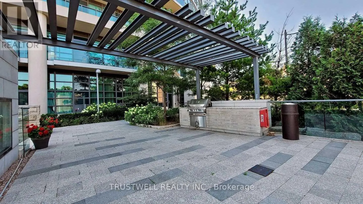 PH21 - 35 BRIAN PECK CRESCENT