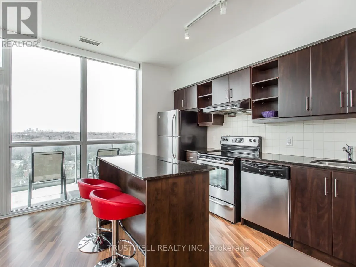 PH21 - 35 BRIAN PECK CRESCENT