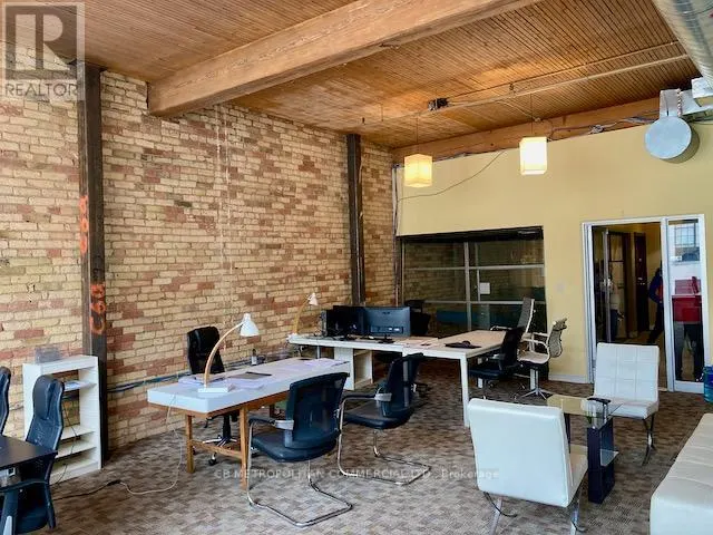 400 - 76 RICHMOND STREET E