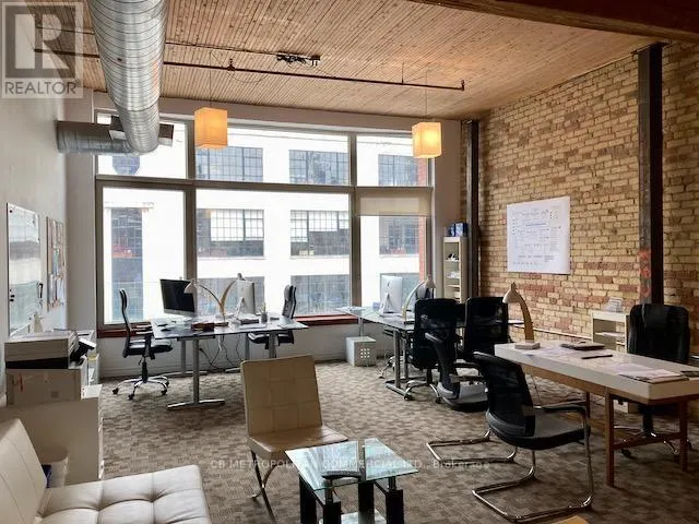 400 - 76 RICHMOND STREET E