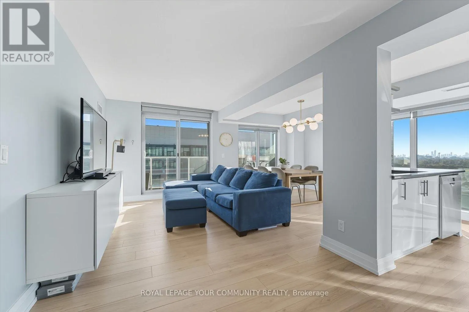 1107E - 555 WILSON AVENUE