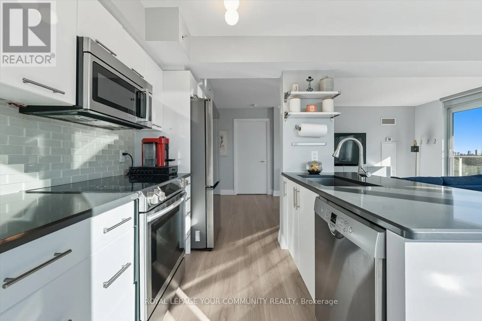 1107E - 555 WILSON AVENUE