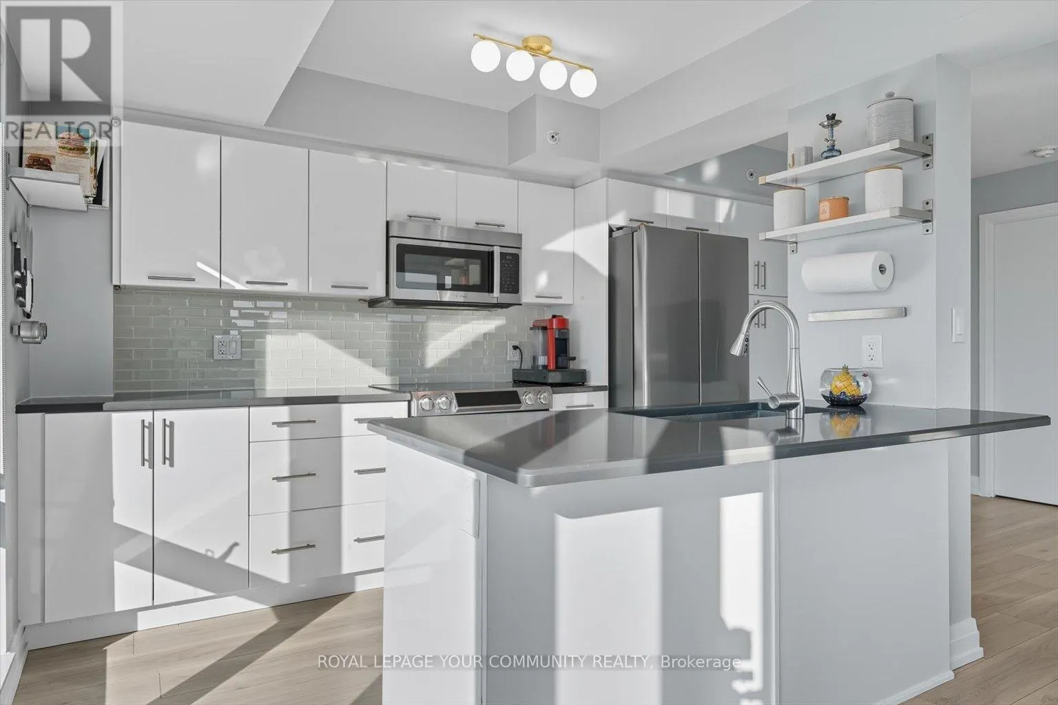 1107E - 555 WILSON AVENUE
