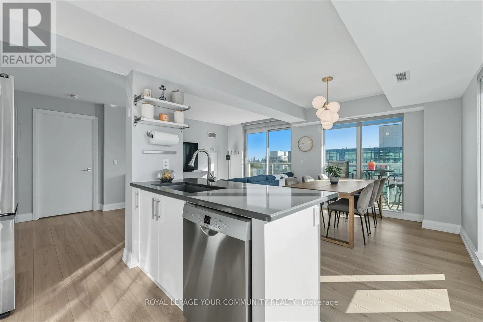 1107E - 555 WILSON AVENUE
