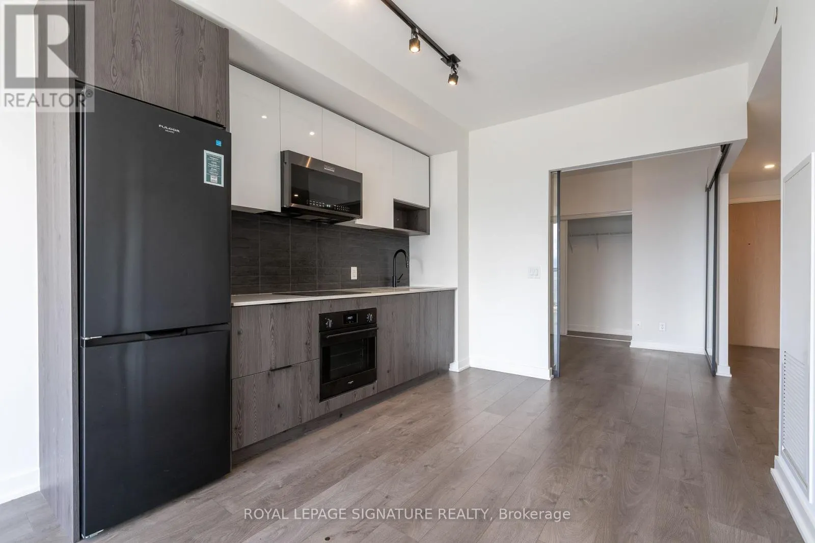 1804 - 5 DEFRIES STREET