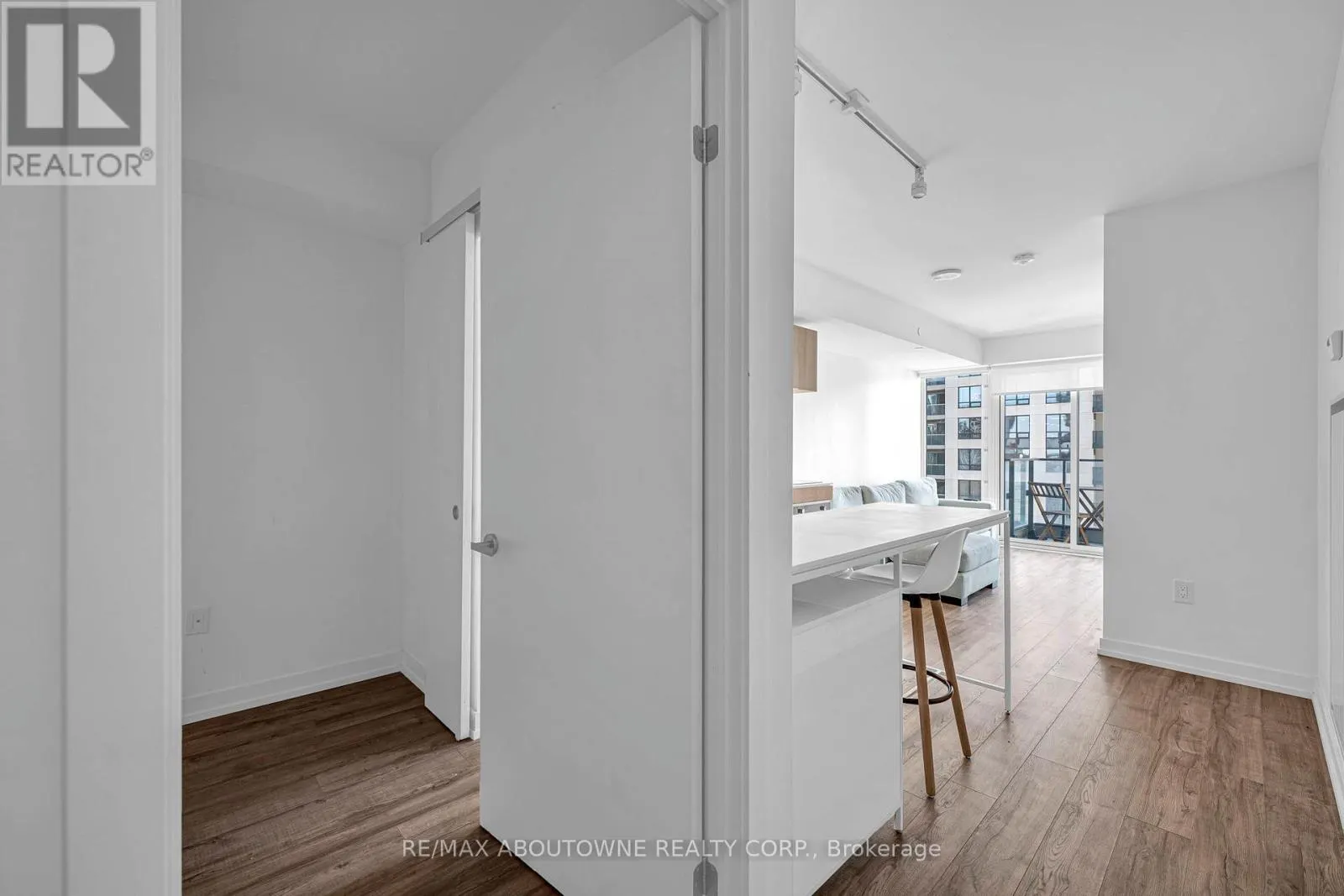 1516 - 77 SHUTER STREET