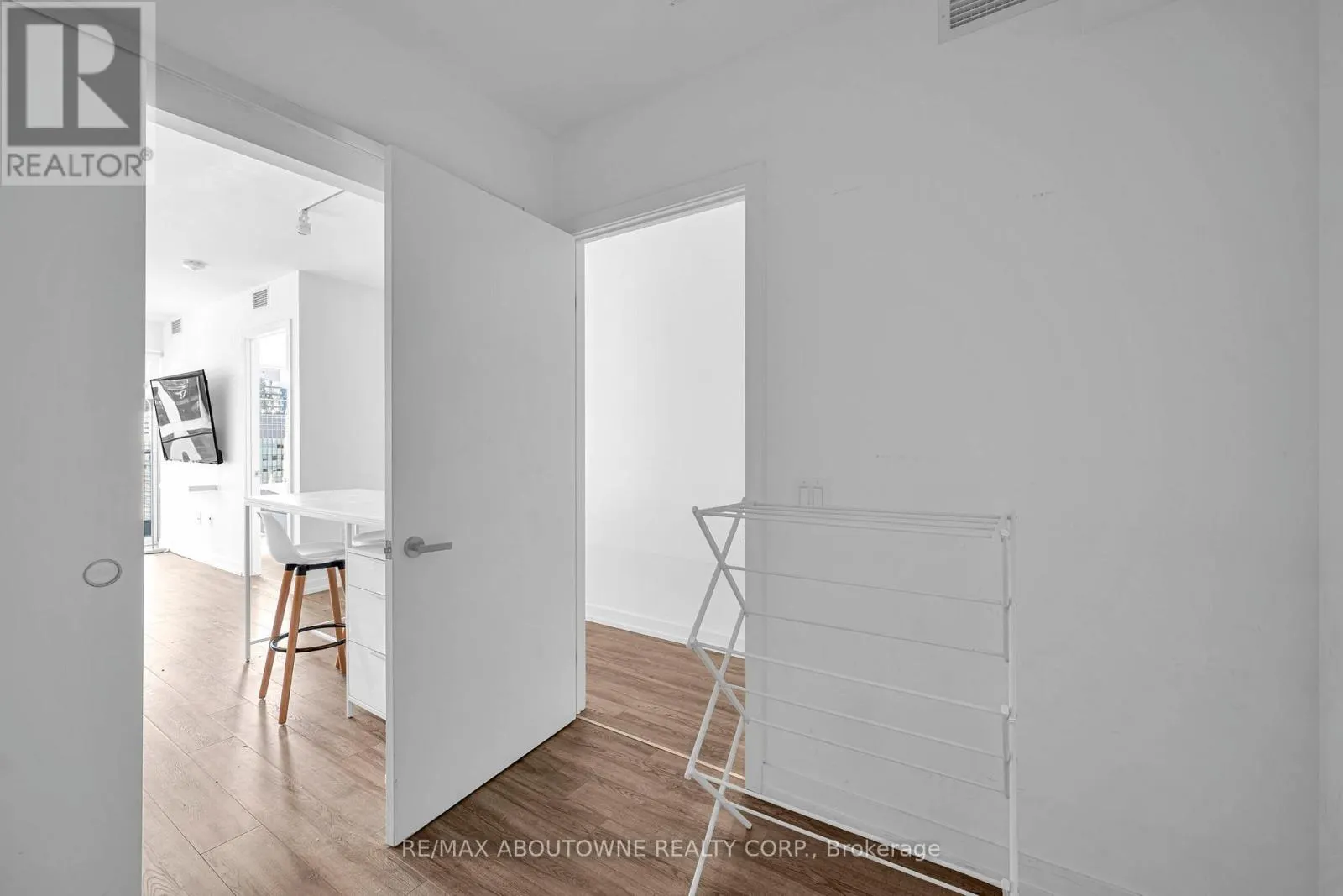 1516 - 77 SHUTER STREET