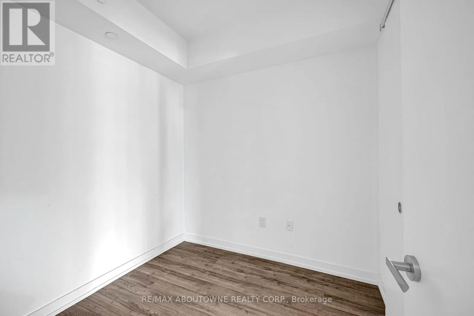 1516 - 77 SHUTER STREET