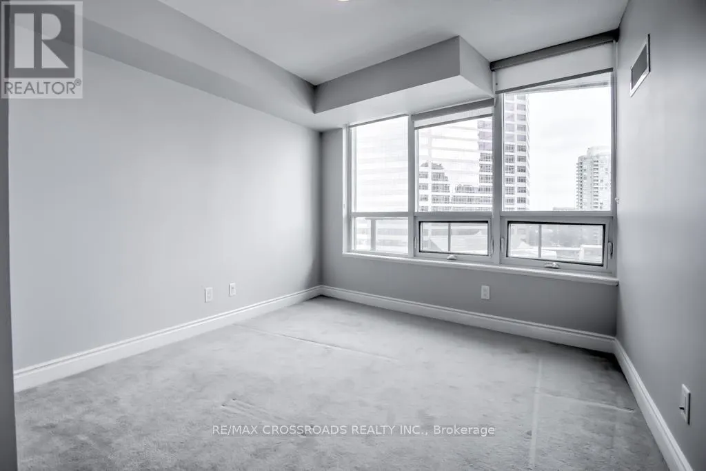 925 - 25 GREENVIEW AVENUE