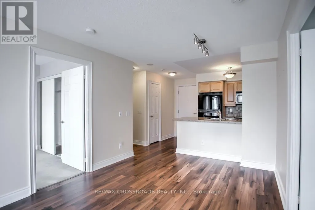 925 - 25 GREENVIEW AVENUE