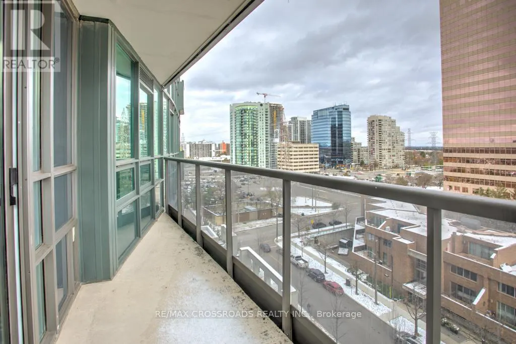 925 - 25 GREENVIEW AVENUE