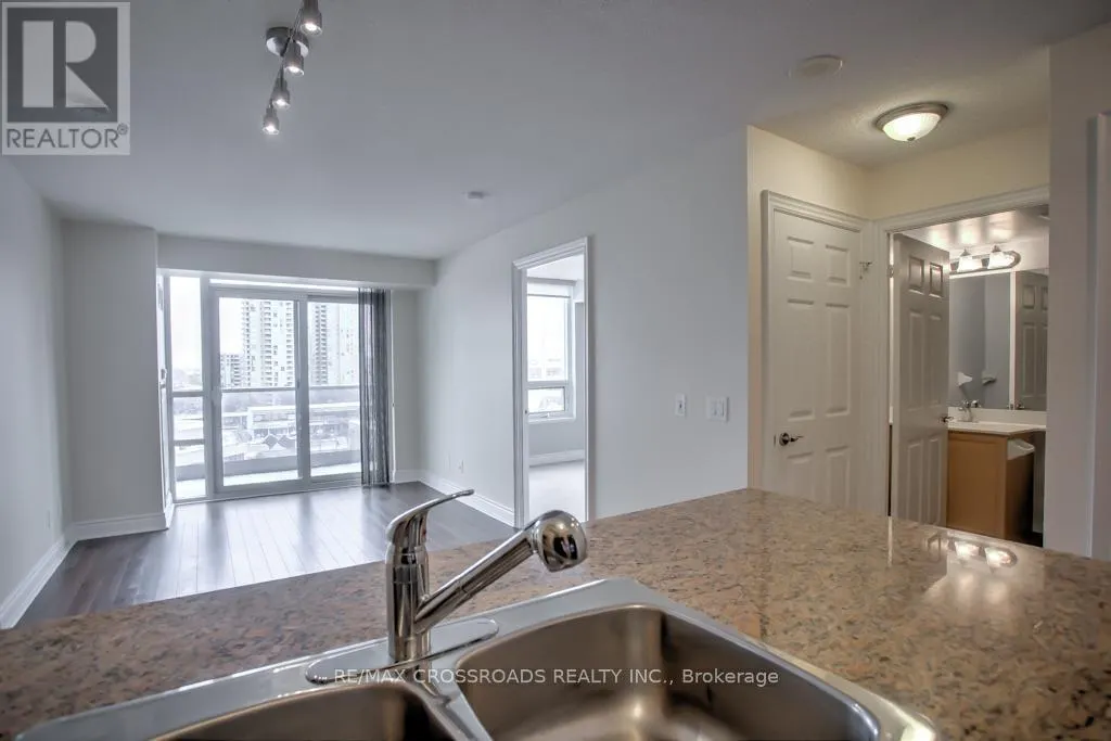925 - 25 GREENVIEW AVENUE