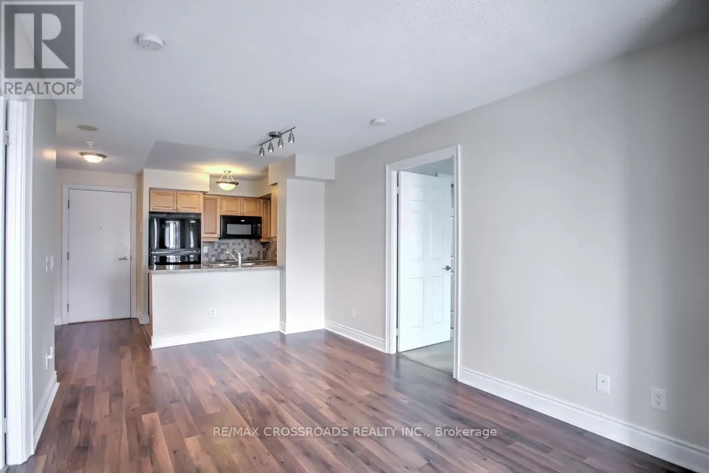 925 - 25 GREENVIEW AVENUE