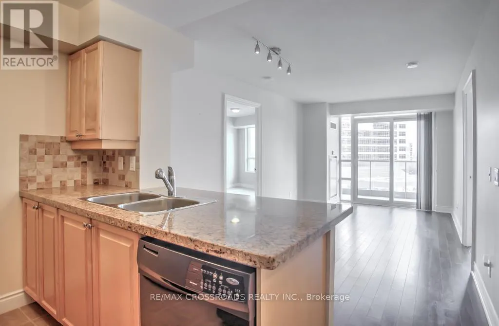 925 - 25 GREENVIEW AVENUE