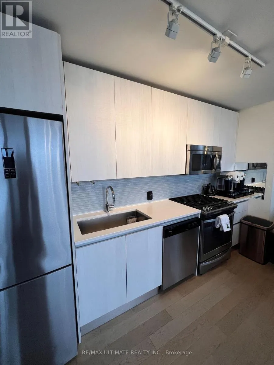 1302 - 111 BATHURST STREET