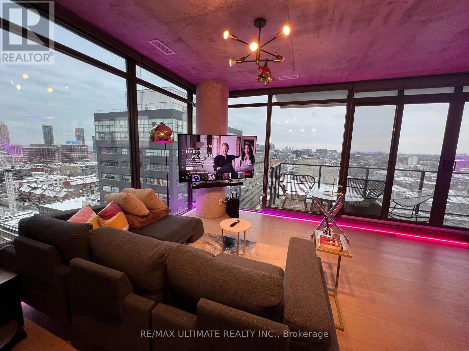 1302 - 111 BATHURST STREET