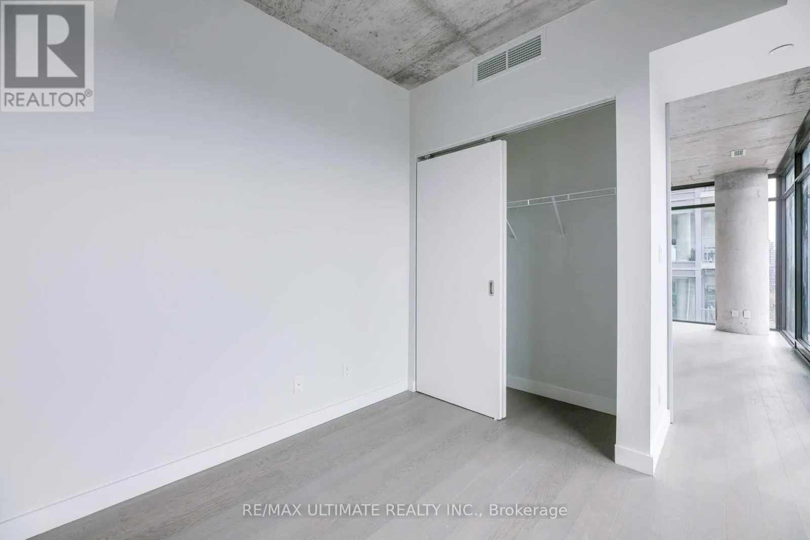 1302 - 111 BATHURST STREET